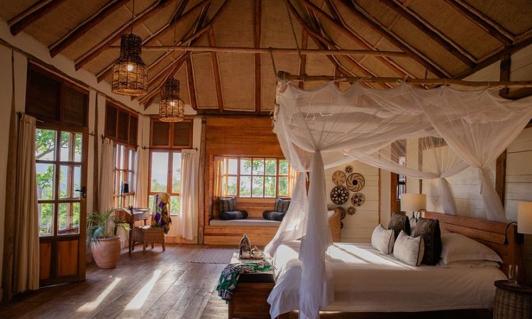 Luxury Safaris to Queen Elizabeth National Park, Uganda