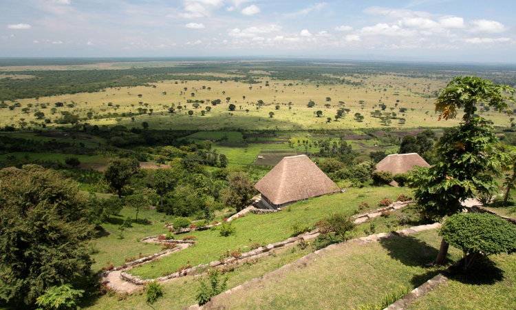 Enganzi Lodge - Scenic Hilltop Stay in Queen Elizabeth Park