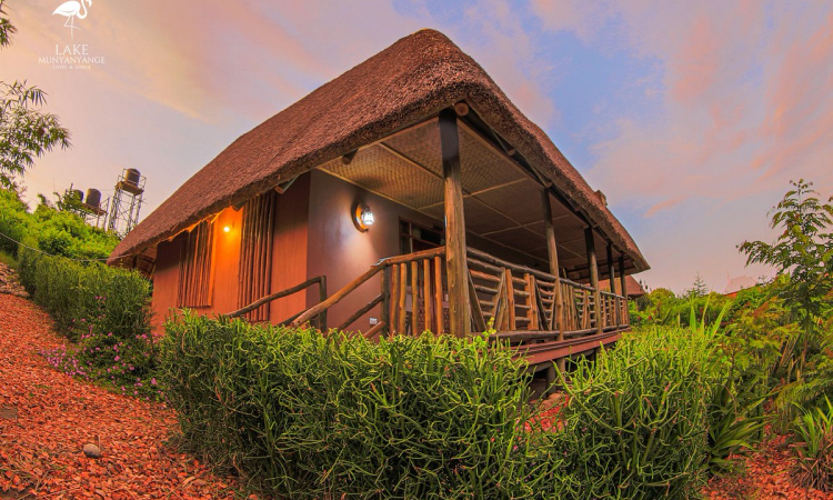 Lake Munyanyange Caves Lodge - Stay in Queen Elizabeth Park